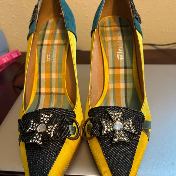 Two‎ Lips - Picture 4 of 9